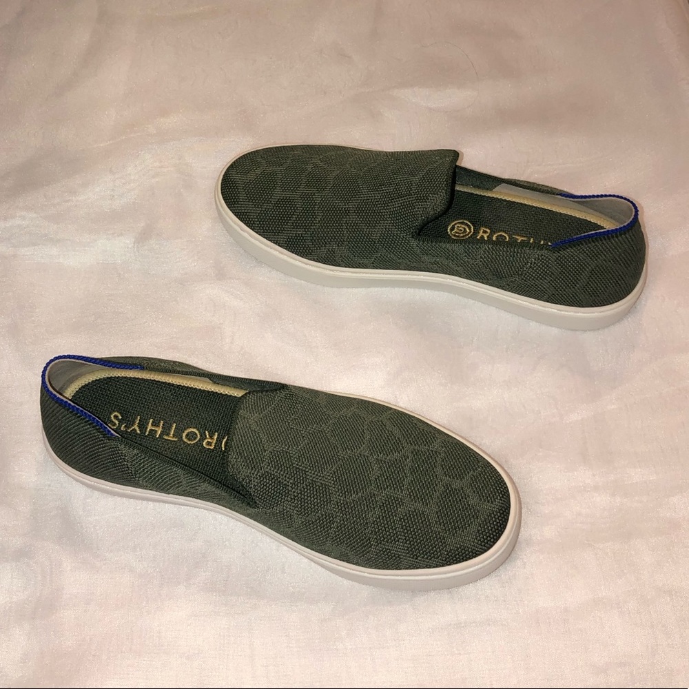 Size 7, Dark Green Safari Rothy’s.